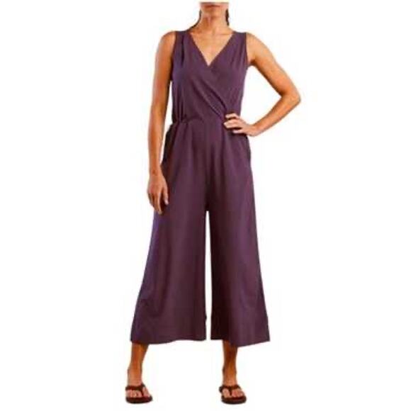 Title Nine Getaway Romper Jumpsuit Purple Pink Medium Travel Reversible Wicking - Picture 1 of 5